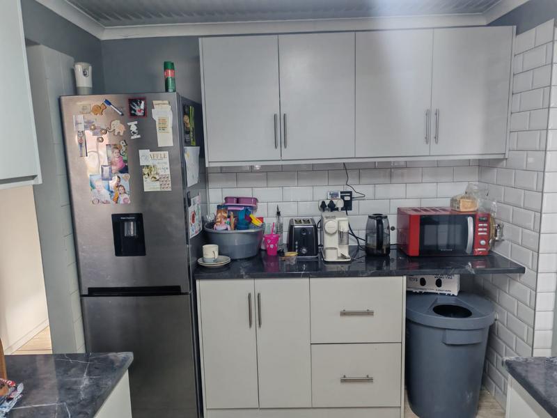 6 Bedroom Property for Sale in Sandbaai Western Cape